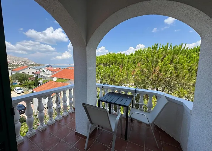 Rose Wind By Pag Tours * Pag Town